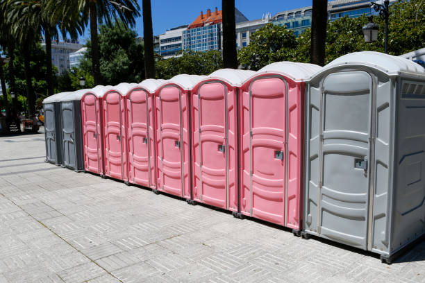 Best VIP or Luxury Restroom Trailers  in Pinewood, FL
